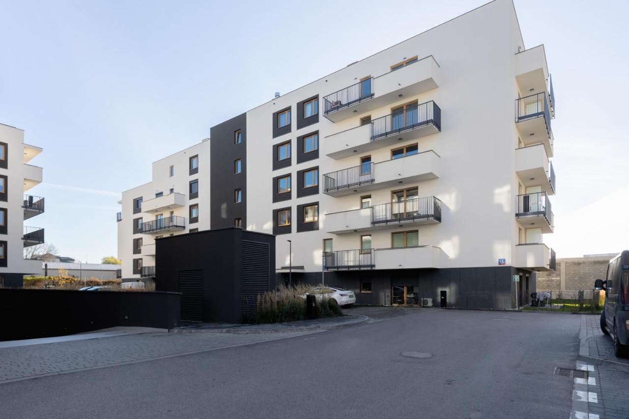 Lopuszanska With Parking Place By Renters Apartament *